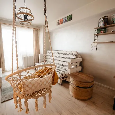 Otel Bright And Cozy Design Apt With Office